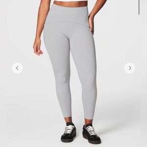 SPANX Shape Booty Boost Side Pocket Leggings